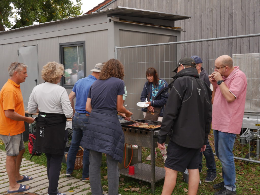 Der Grill scheint magnetisch zu sein