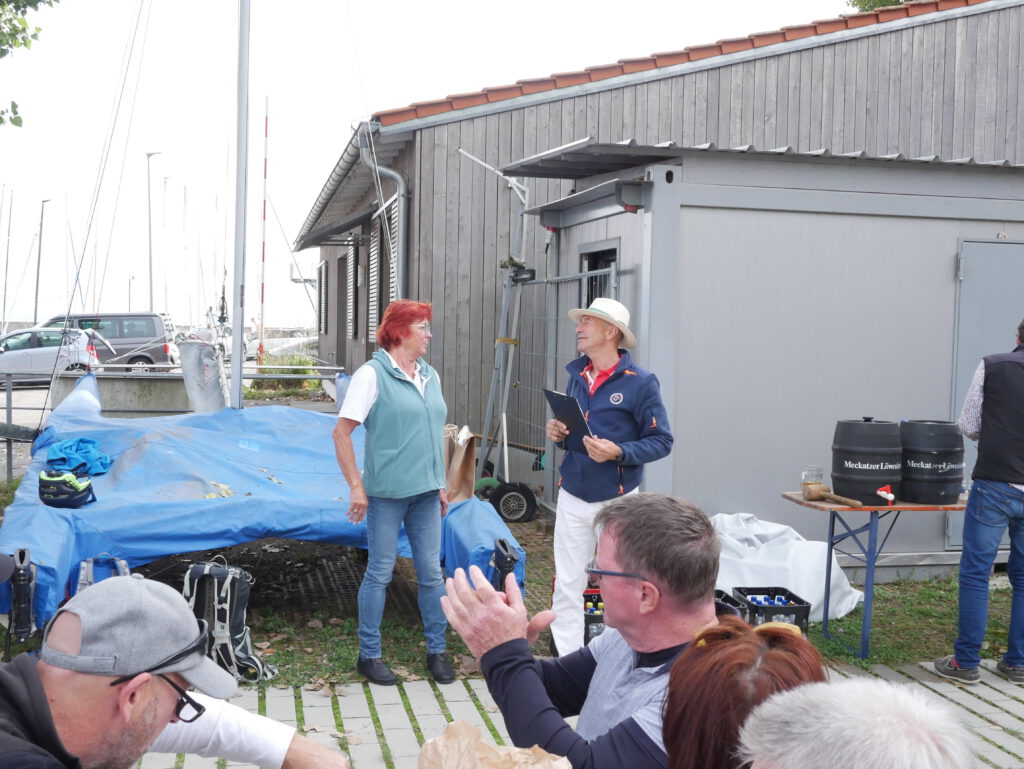 Nina und Stephan, die Organisatoren des Absegeln